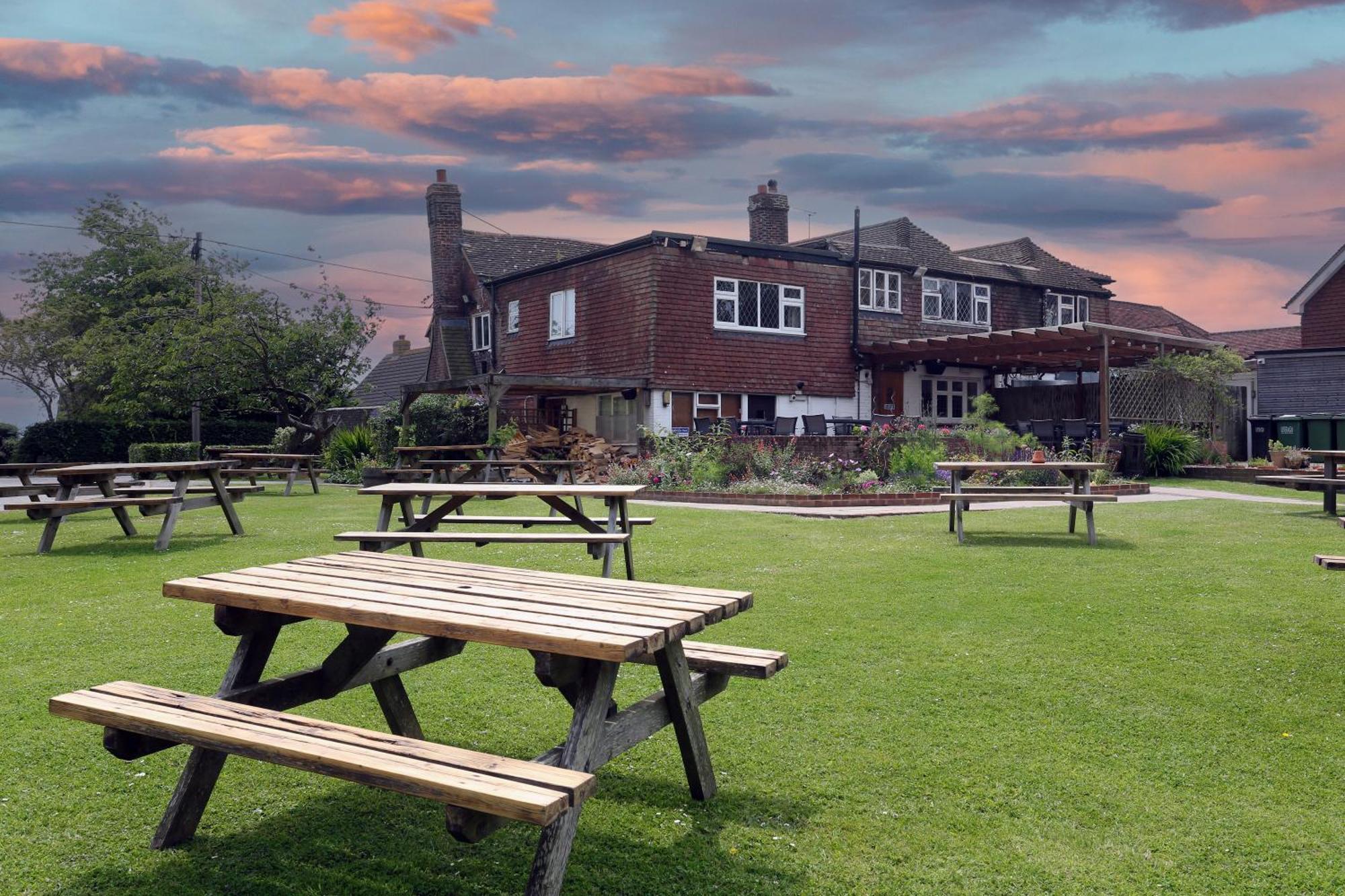 Two Sawyers Locanda Pett