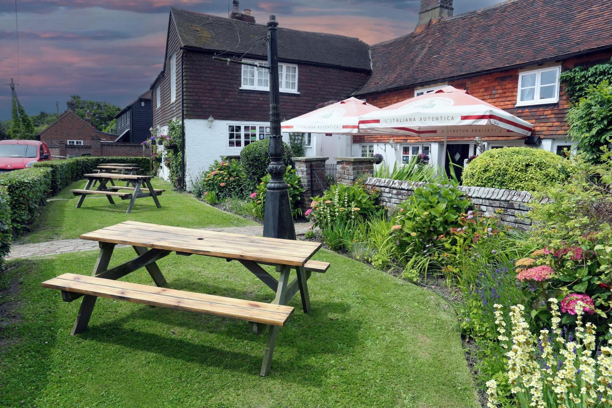 Two Sawyers Locanda Pett